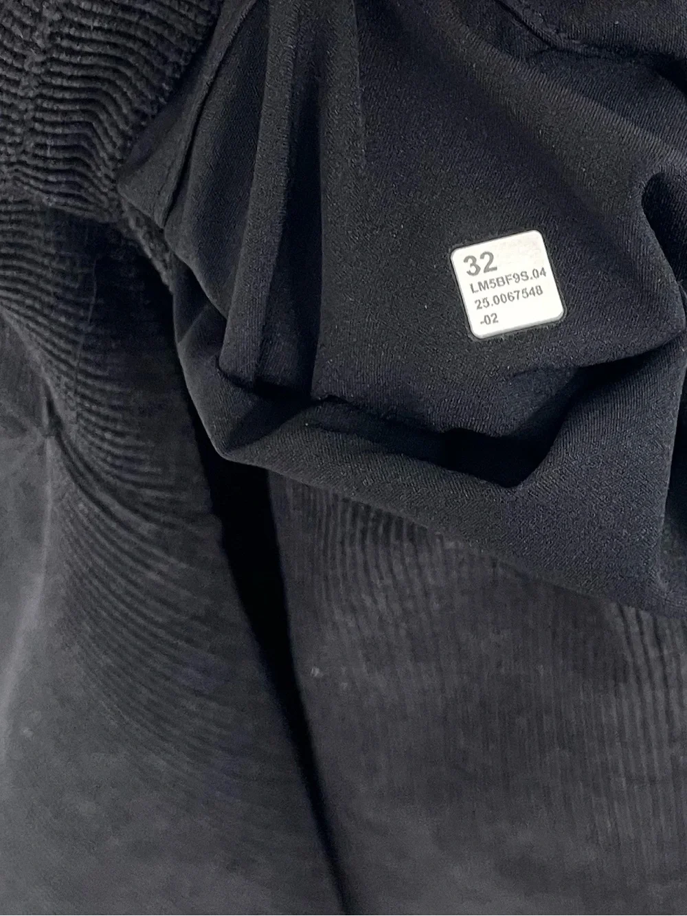 Lululemon ABC Classic Fit Trouser Pants Black Corduroy Mens.   Sk18